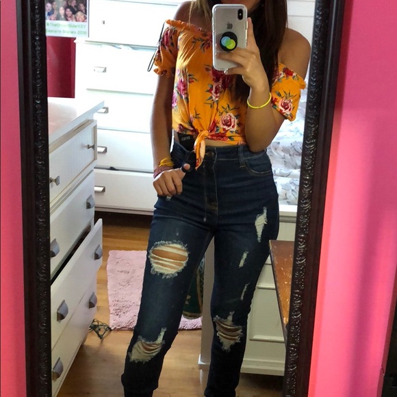 Ripped Jeans - Picture 3 of 4